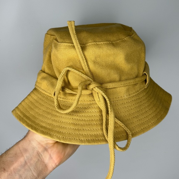 JACQUEMUS
Beige Le Raphia 'Le Bob Gadjo'
Bucket Hat
Size 58cm - Picture 3 of 6